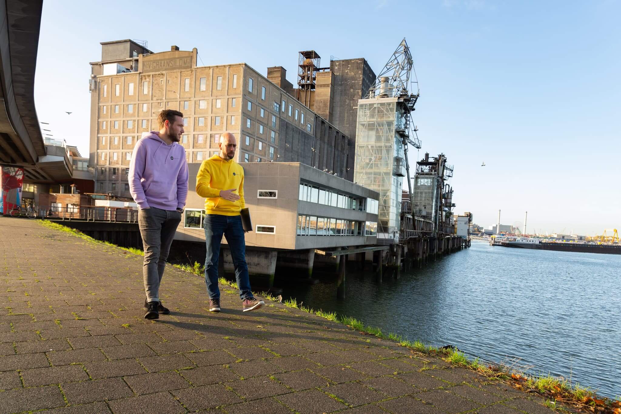 Vergaderen aan de Rotterdamse Maashaven naast de Maassilo